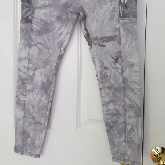 NWT MARIKA Cyndi Marbled Printed High Waisted Ankle Leggings Size Large - Picture 7 of 15